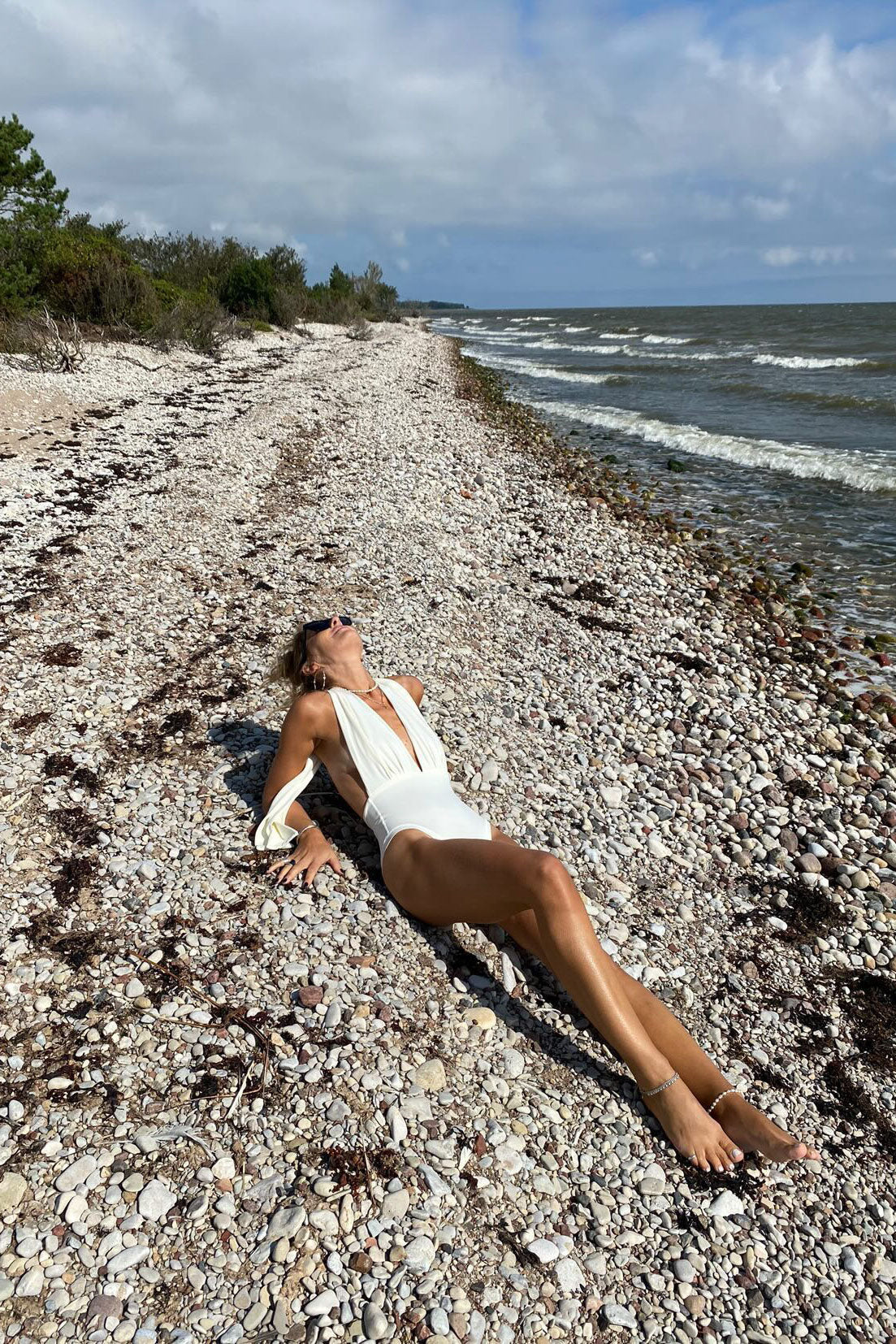 GILI WHITE
